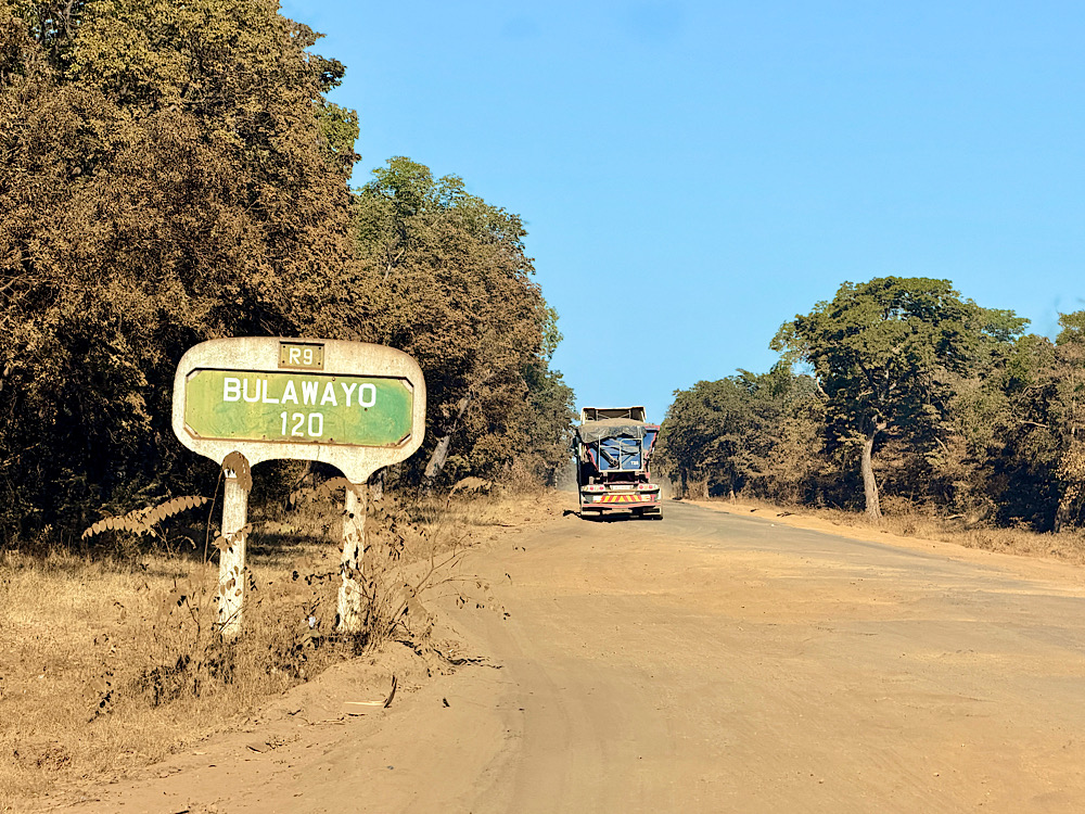 Gwango – Hwange Nemzeti Park – Bulawayo (412 km, ebből 100 km off road) / Afrika Expedíció 2026’ – 9. nap
